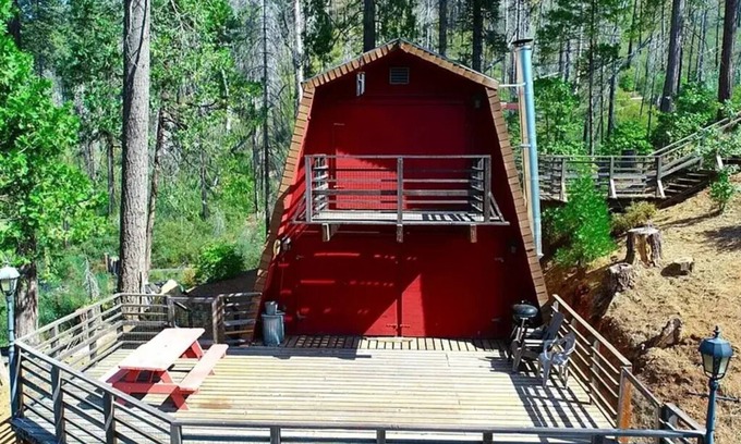 Mariposa Cabin | Cozy Yosemite Wood Cabin: A Serene Retreat in Nature! Pet Friendly with WiFi