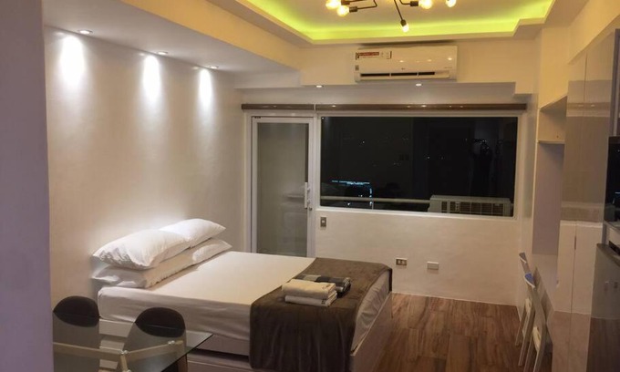 Valencia Apartment | Cozy35sqm w parking balcony Wifi/Netflix near Mall
