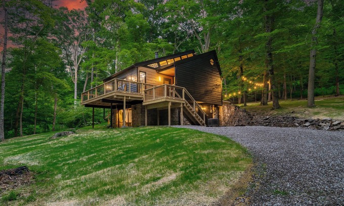 Gnaw Bone Cabin | CozyHollow Fishing, game garage & modern interior. Close to Columbus + Nashville