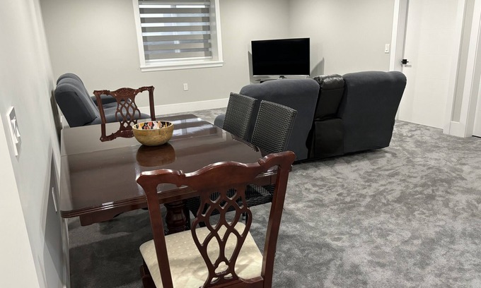 Guildford House | Cozying 2 Bedroom Private Suite in Fleetwood