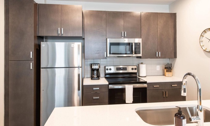 Central Business District Apartment | CozySuites 3BR Downtown Cincinnati