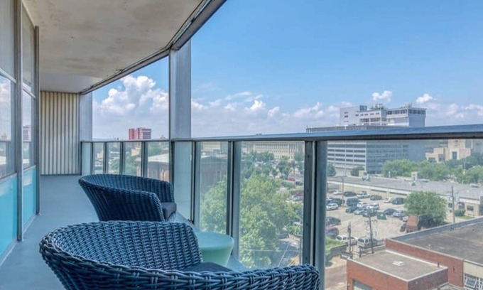 Old Louisville Apartment | Cozysuites 800 Tower 2BR w sky Pool gym 27