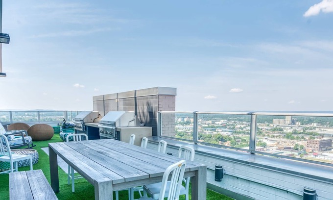Old Louisville Apartment | Cozysuites 800 Tower 1BR w sky Pool gym 13