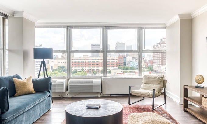 Old Louisville Apartment | Cozysuites 800 Tower 1BR w sky Pool gym 21