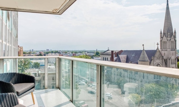 Old Louisville Apartment | Cozysuites 800 Tower 1BR w sky Pool gym 02