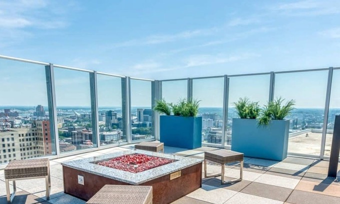 Old Louisville Apartment | Cozysuites 800 Tower 1BR w sky Pool gym 09