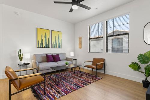 Glendale Sports and Entertainment District Apartment | CozySuites Glendale by the stadium with pool 15