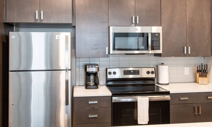 Central Business District Apartment | Cozysuites l Dream 1BR in Downtown Cincinnati