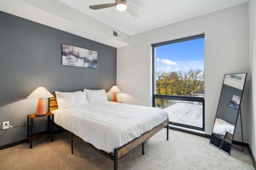 Lockerbie Square Apartment | CozySuites Mass with parking lounge & roof deck #22