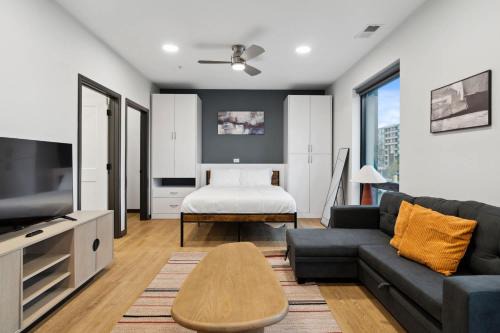 Lockerbie Square Apartment | CozySuites Mass with parking lounge & roof deck #25