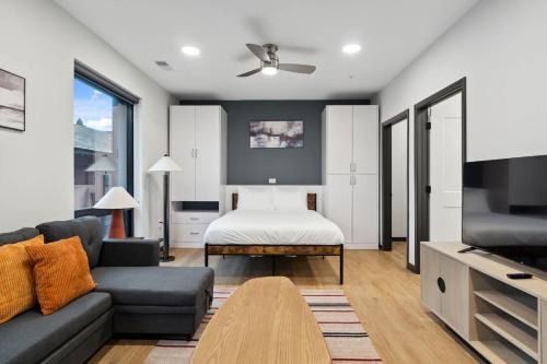 Lockerbie Square Apartment | CozySuites Mass with parking lounge & roof deck #35