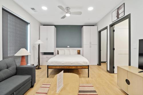 Lockerbie Square Apartment | CozySuites Mass with parking lounge & roof deck #36