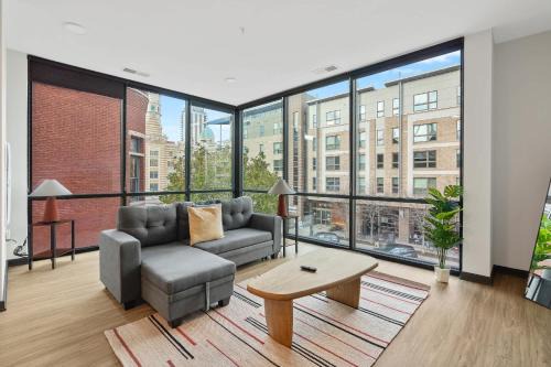 Lockerbie Square Apartment | CozySuites Mass with parking lounge & roof deck #37