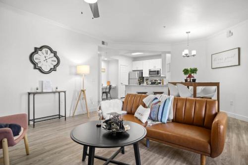 Glendale Sports and Entertainment District Apartment | CozySuites Modern Urban in Historic Glendale