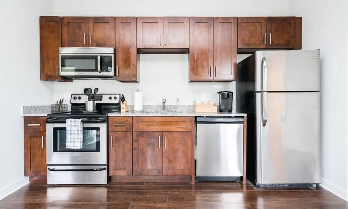 Music Row Apartment | Cozysuites Music Row Stunning 2BR -free Parking 35