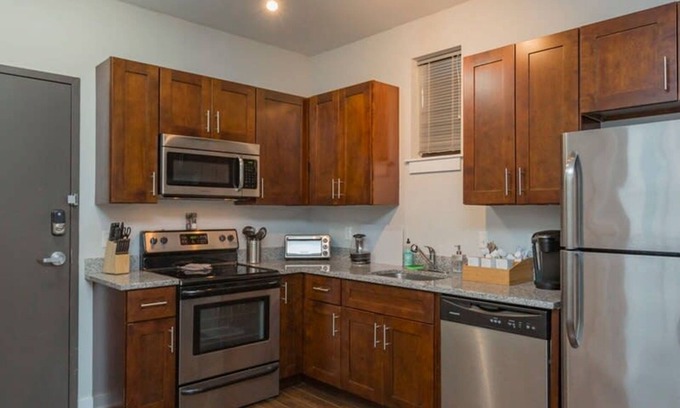 Music Row Apartment | Cozysuites Music Row Stylish 2br-free Parking 29