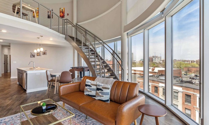 Mile Square Apartment | CozySuites - Penrose