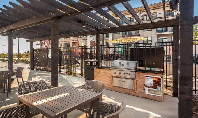 Indianapolis Apartment | CozySuites Stunning 4BR near WholeFoods