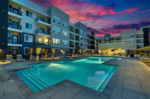 Glendale Sports and Entertainment District Apartment | CozySuites with pool in Westgate near stadium 6