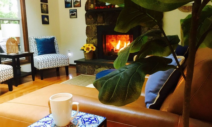 Lake Ariel Cabin | Cozyup@Catalan Caseta~Fall Foliage, Harvest Fest!