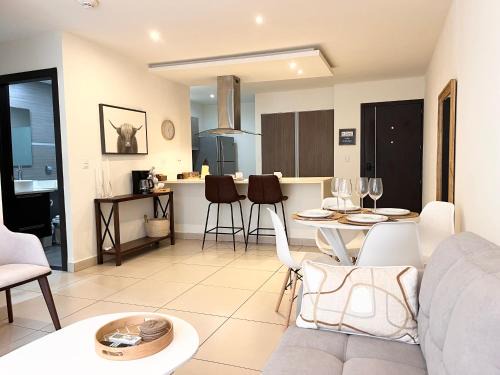 Santa Ana Apartment | CR MARIPOSA RENTALS SANTA ANA RIVERPARK 2 BR, 2BH, Pool, Gym, WALK EVERYWHERE