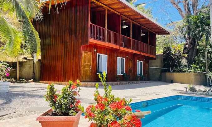 Samara Cabin | Charming lodge in beautiful Playa Samara with WiFi
