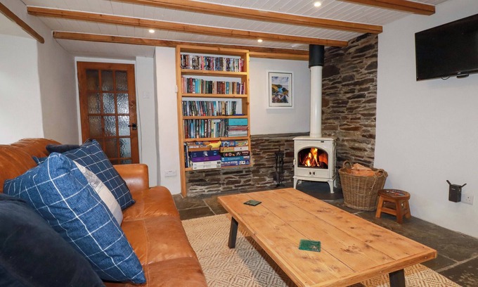 Delabole Cottage | CRAB COTTAGE, pet friendly, character holiday cottage in Delabole