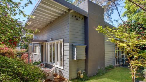 Wentworth Falls House | Crabapple Southside Mountain Cottage Pet Friendly
