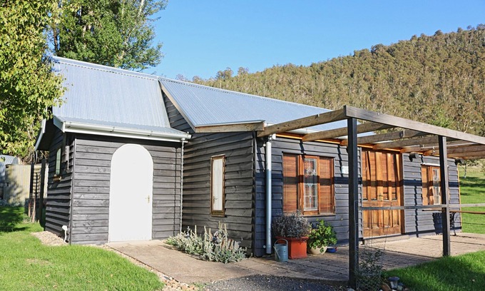 Crackenback Cottage | Crackenback Chapel: 2 Bedroom