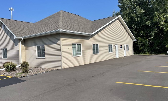 Suamico House | Crafters Retreat, ‘Posie, Too!’ Sleeps 12, 9 Miles North of Lambeau Field