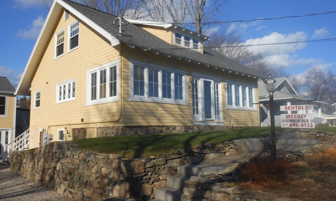Ogunquit Ski Chalet | Craftsman's Charm - Short walk everywhere - Great Fall and Spring Rates