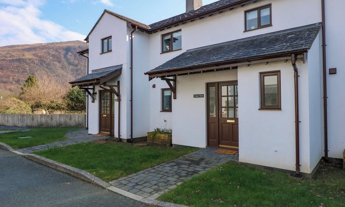 Beddgelert Cottage | CRAIG Y LLAN, pet friendly, character holiday cottage in Beddgelert