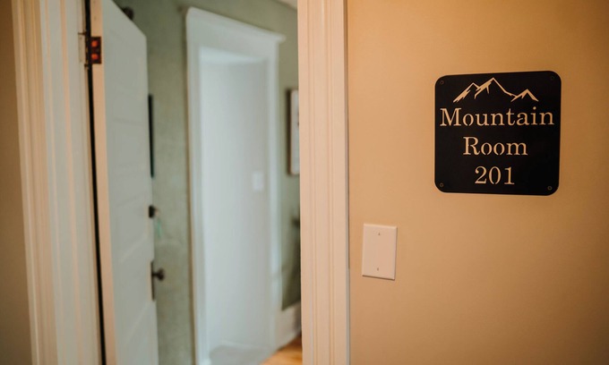 Snow Shoe Bed & Breakfast | Cramer Family Mountain Inn