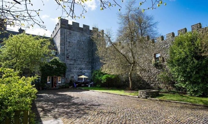 Dunstan Cottage | CRASTER TOWER PENTHOUSE, pet friendly, with open fire in Craster