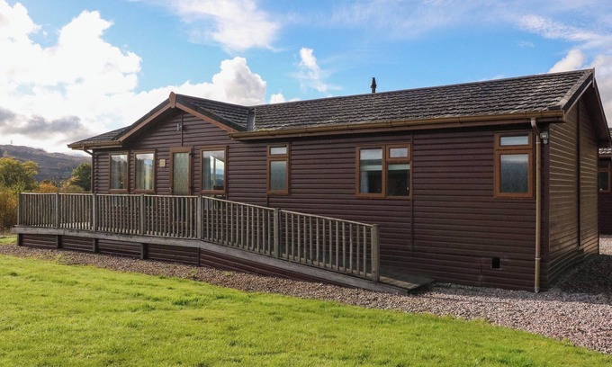 Fort William Cottage | CRATHIE LODGE, country holiday cottage, with a garden in Caol