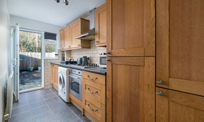 Maidenbower Apartment | Crawley Pet Friendly 1-Bedroom Apartment