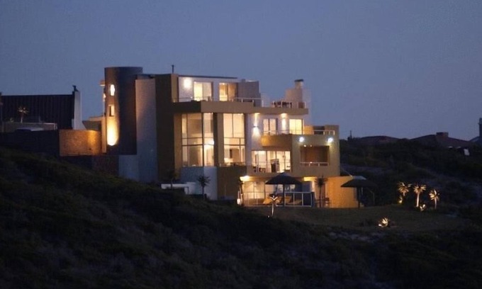 De Kelders House | Crayfish Lodge Sea & Country Guest House