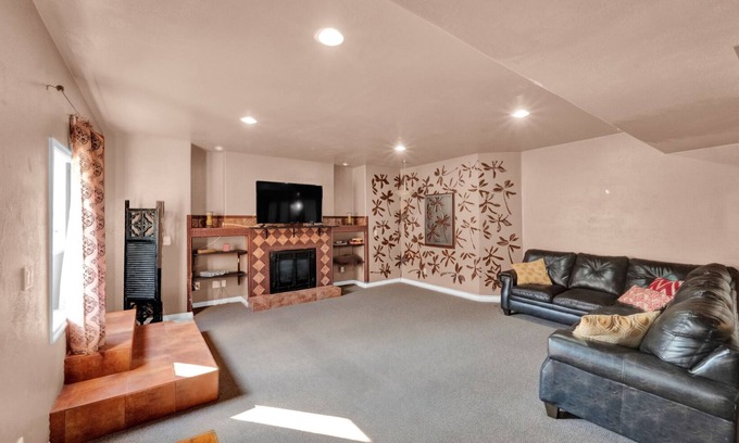 North Salt Lake Apartment | Creative Cozy Lux Basement Apartment