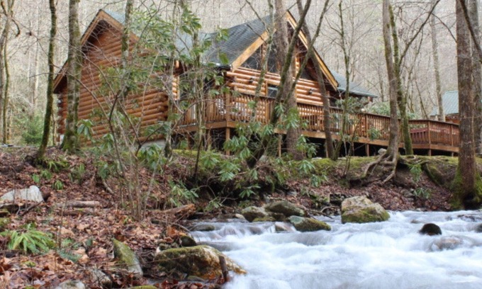 Andrews Cabin | Creek Front Mountain Cabin with Jacuzzi.