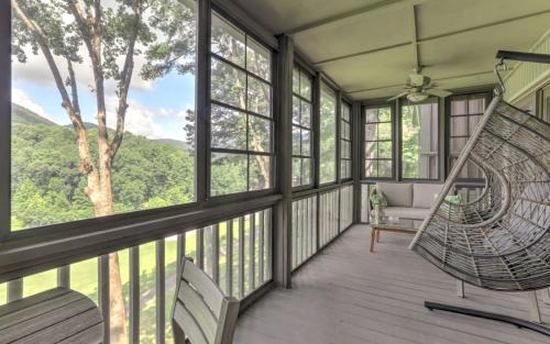 Big Canoe Apartment | Creek View Villa - Full kitchen cozy fireplace Wifi golf course views
