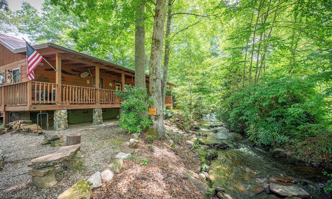 Robbinsville Cabin | Creekfront Cabin w/Hot Tub! Motorcycle Friendly!