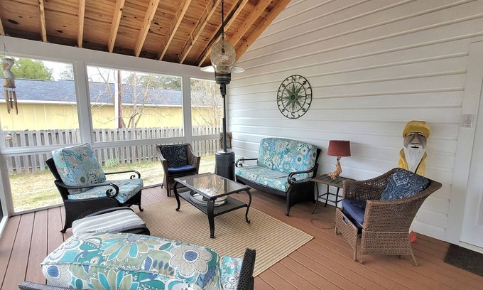 Oriental Cottage | Creeks End - Charming cottage with private dock