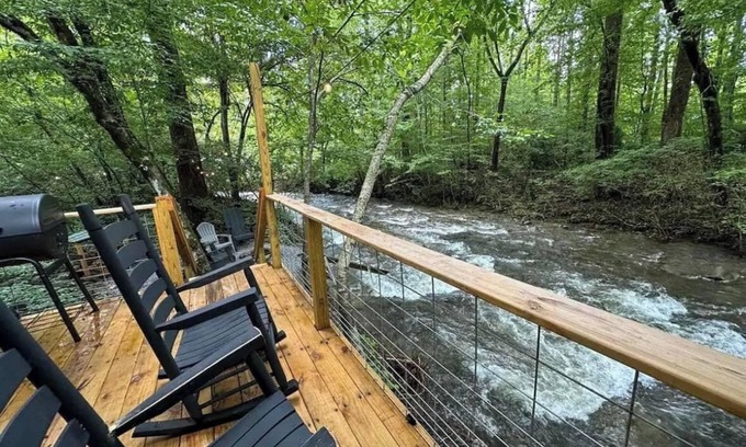 Rocky Grove Cabin | Creekside - 7 Min to Park, 20 Min to Gatlinburg