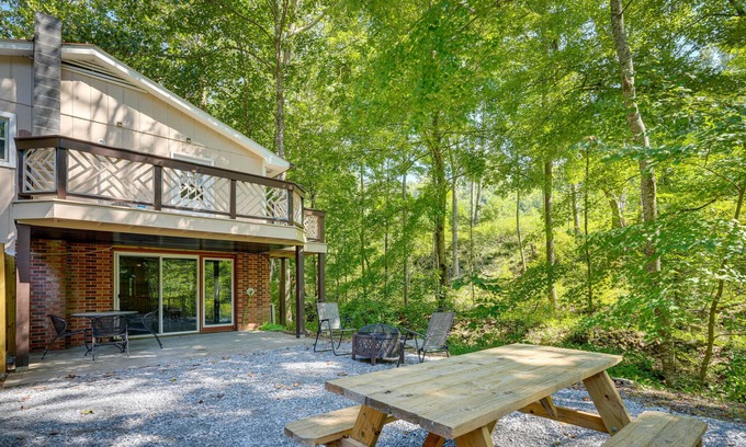 Butler House | Creekside Butler Home w/ Fire Pit & Grill!