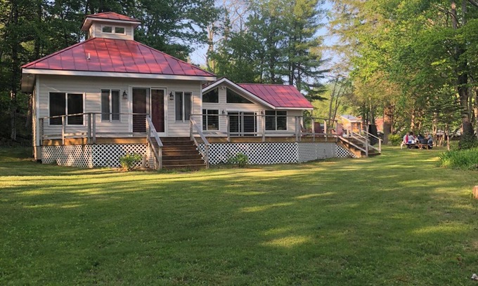 Chichester House | CREEKSIDE CATSKILL MOUNTAIN RETREAT. with weekly discounts.