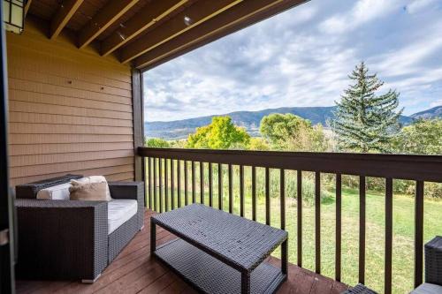 Eden House | Creekside Comfort with Resort Amenities