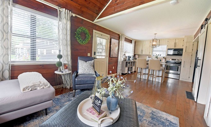 Blairsville Cottage | Creekside Cottage king Bed Frada's Nest Casual Elegance