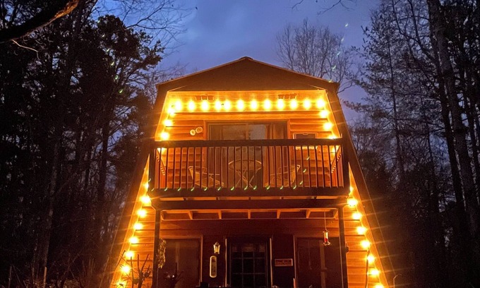 Cleveland Cabin | Creekside Crow's Nest - Cozy Getaway Near Wineries