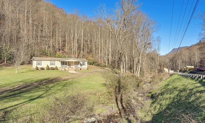 Graham County House | Creekside Haven w/Fire Pit Near Nantahala River