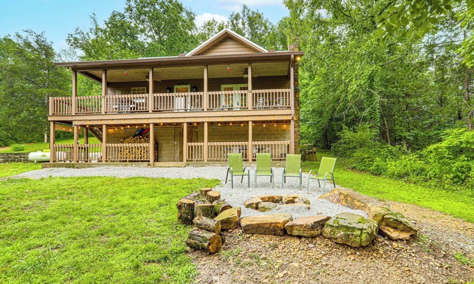 Mountain View Cabin | 'Creekside Hideaway' w/Fire Pit + Creek Access!